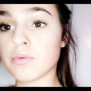 Meet your Posher, Avery